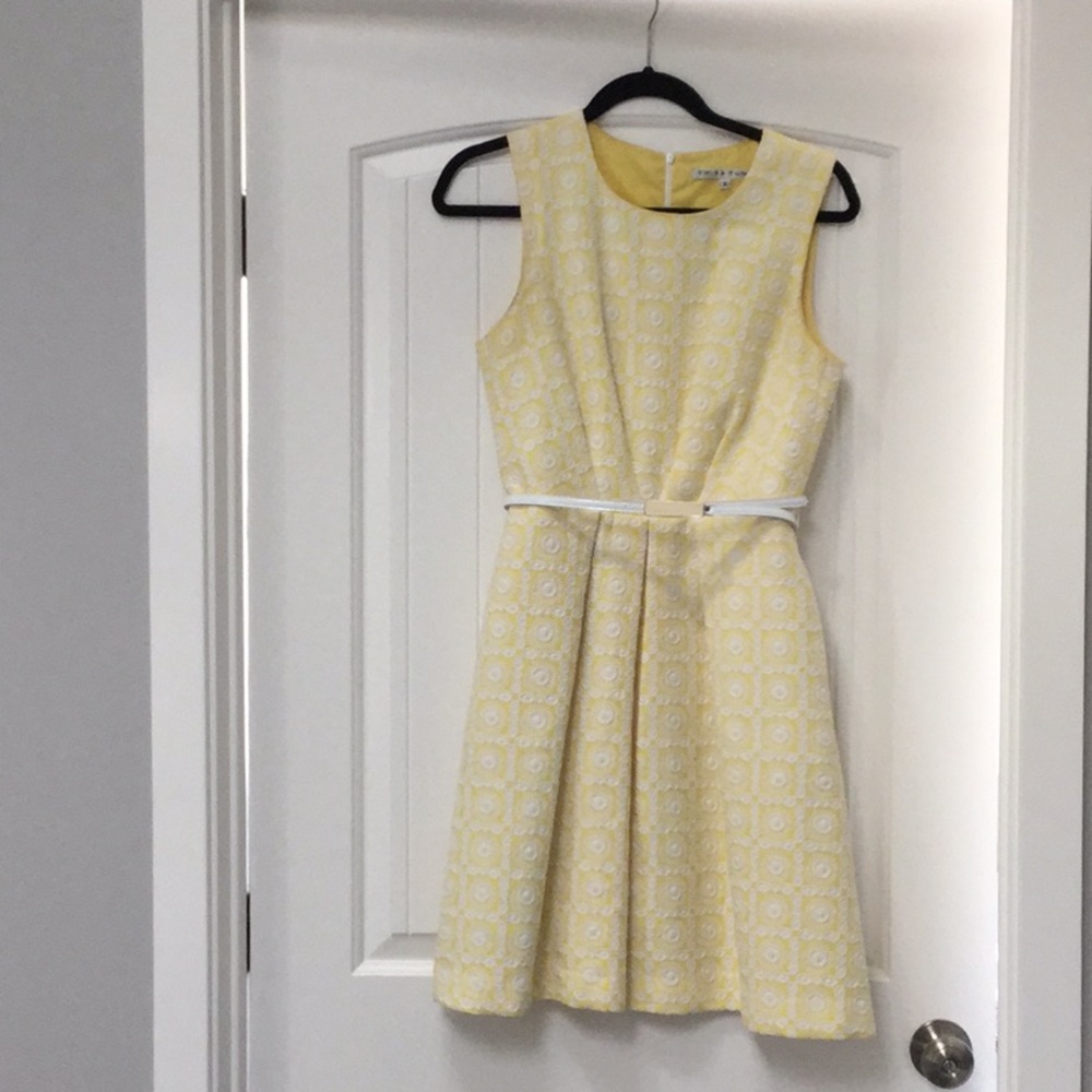Adorable Trina Turk daisy dress